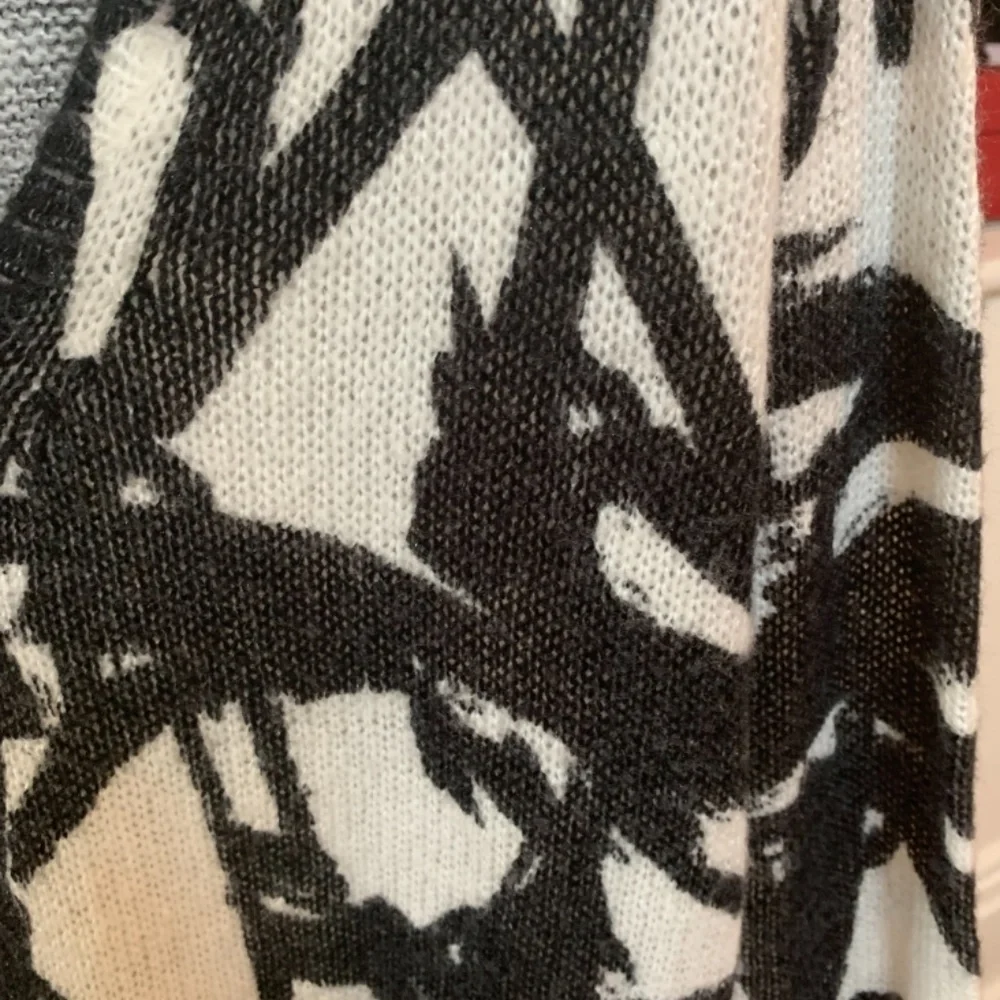 Tara by Vince Canute‎ brushed acrylic sweater. Wirnnonce